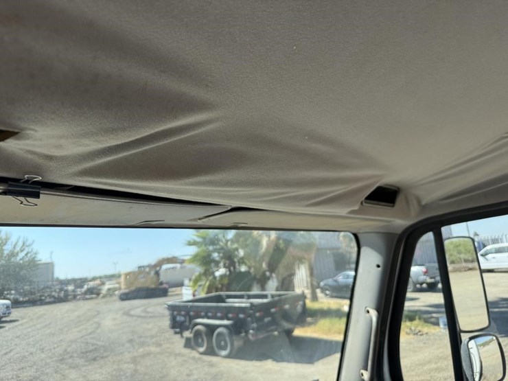 2016-freightliner-mechanics-truck-image-90