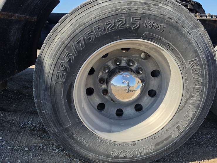 2016-freightliner-columbia-120-image-108