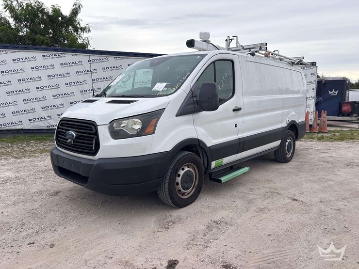 2019-ford-transit-image-1