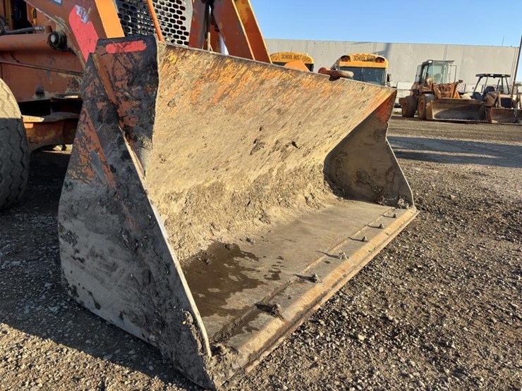john-deere-310-image-11