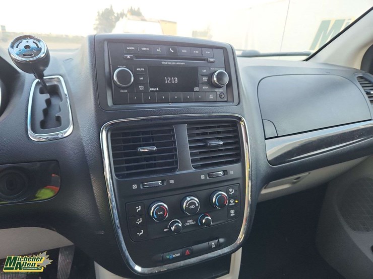 2012-dodge-grand-caravan-image-36