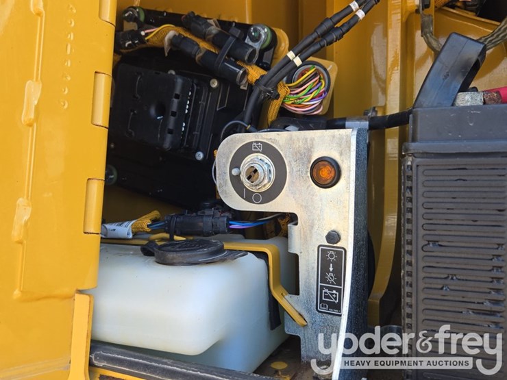 2021-caterpillar-d4-lgp-image-38