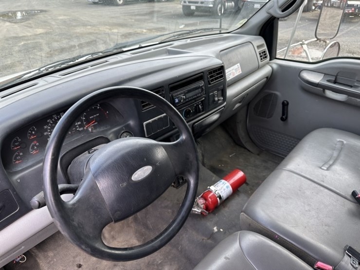 2005-ford-f650-image-37