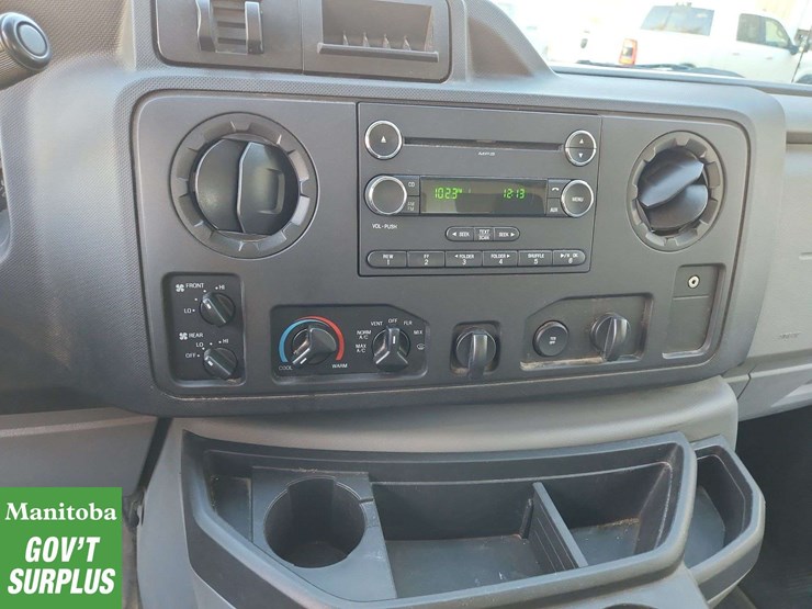2013-ford-cargo-image-19