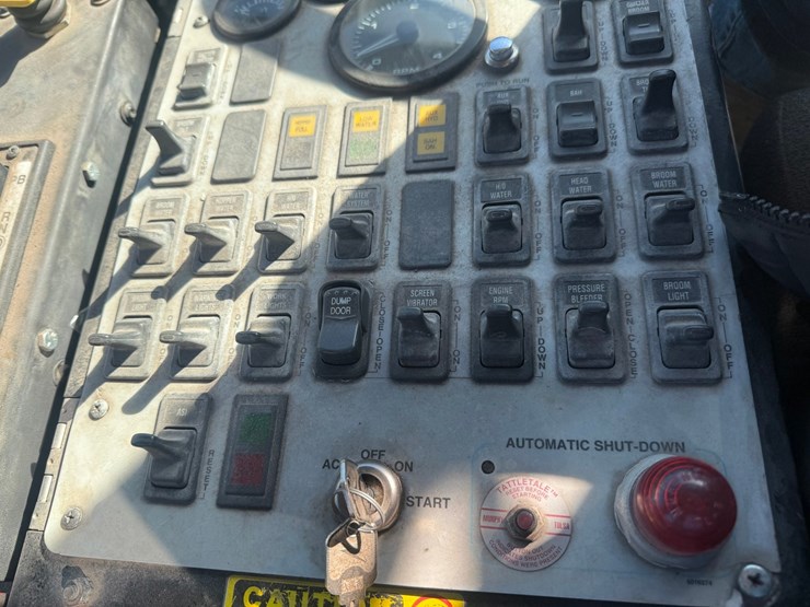 2002-freightliner-fc70-image-75