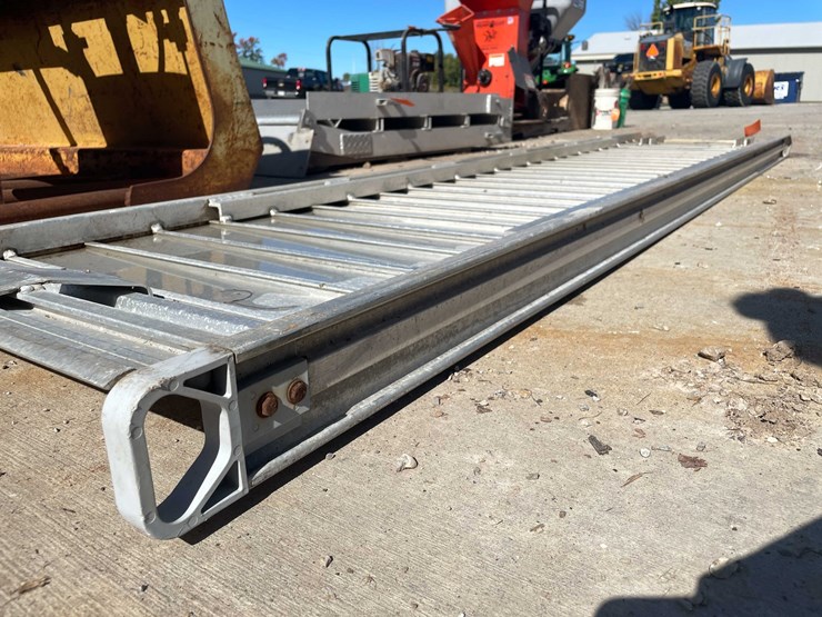 #1841-•-box-truck-ramp-image-9