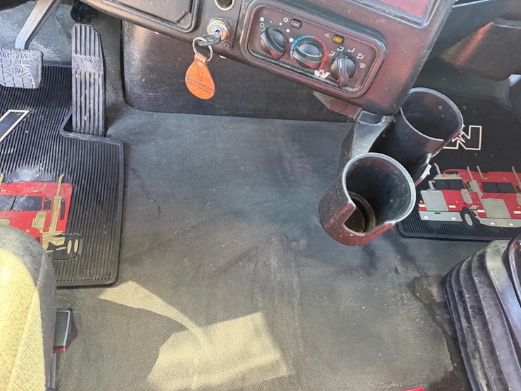 #1726-•-2019-western-star-day-cab-truck-tractor-image-50
