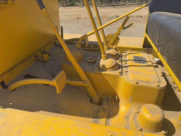 caterpillar-forty-image-37