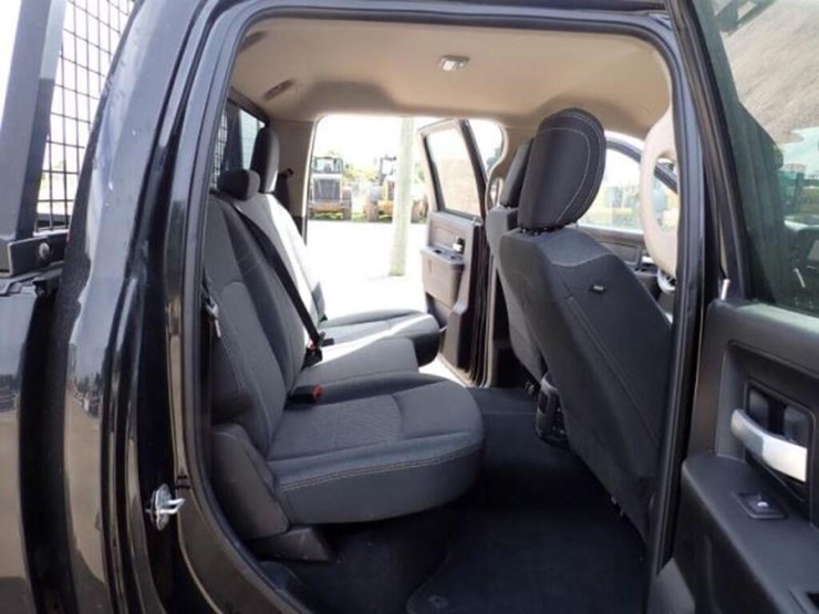 2019-dodge-ram-3500-image-26
