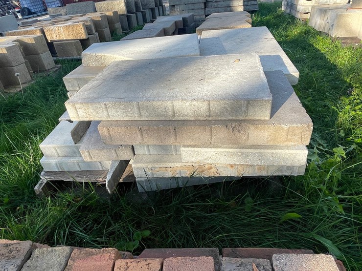 #3195-•-pallet-of-concrete-landscaping-pavers-image-5