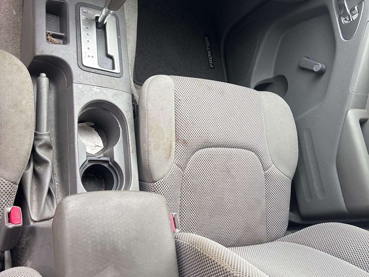 2016-nissan-frontier-image-17