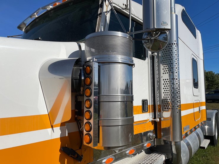 2001-kenworth-w900l-image-13