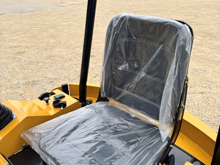 2026-unused-rt15r-z-mini-excavator-...-broken-throttle-see-photos,-can-be-adjusted-manually-image-10
