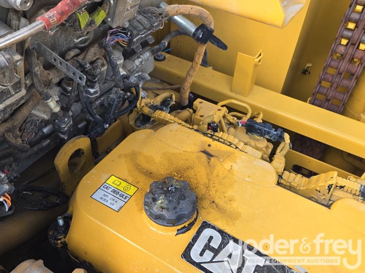 2018-caterpillar-352-image-62