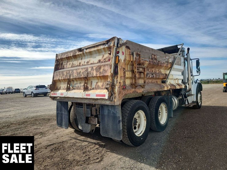 2018-freightliner-m2-106-image-4
