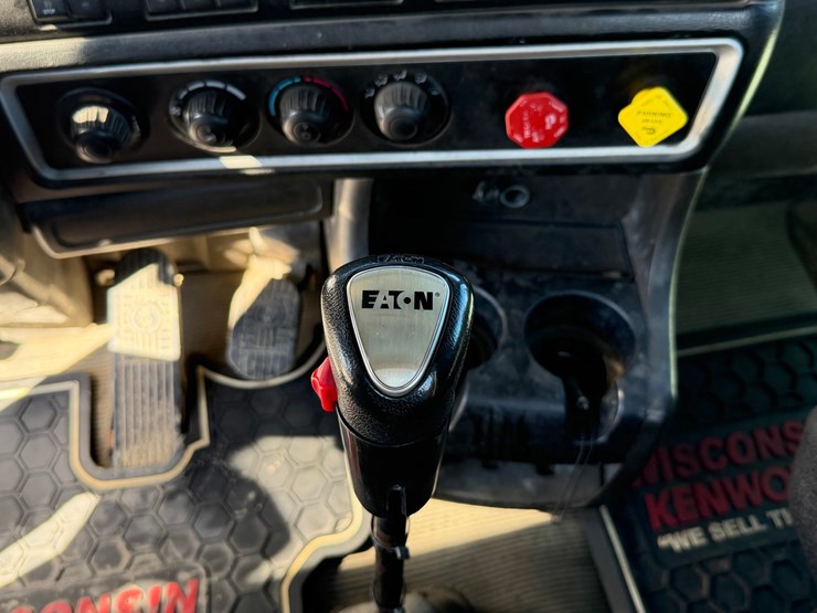 #1728-•-2012-kenworth-day-cab-truck-tractor-image-52