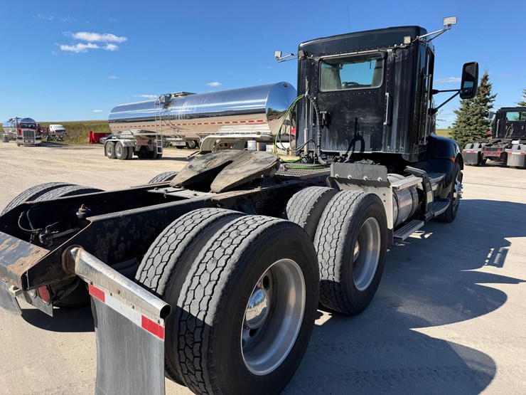 #1728-•-2012-kenworth-day-cab-truck-tractor-image-5