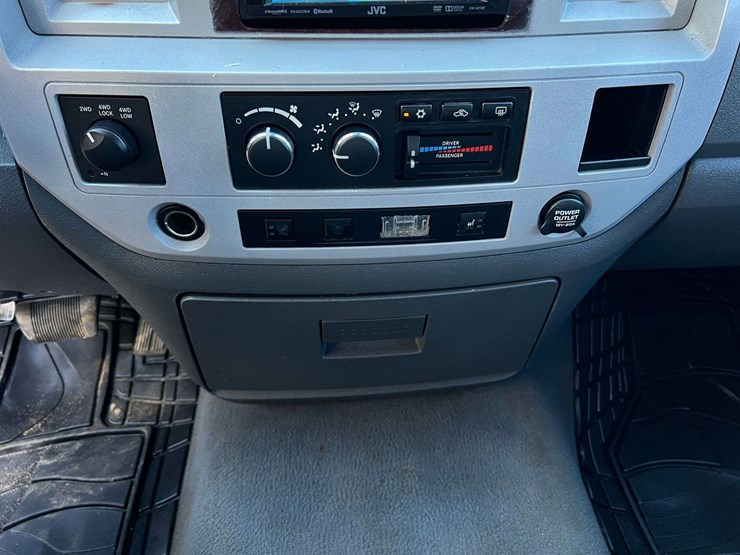 2008-dodge-ram-1500-image-17