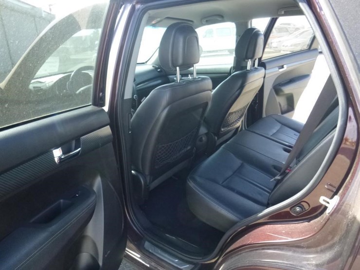 2011-kia-sorento-image-8