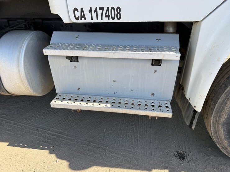 2018-freightliner-m2-dump-truck-image-20