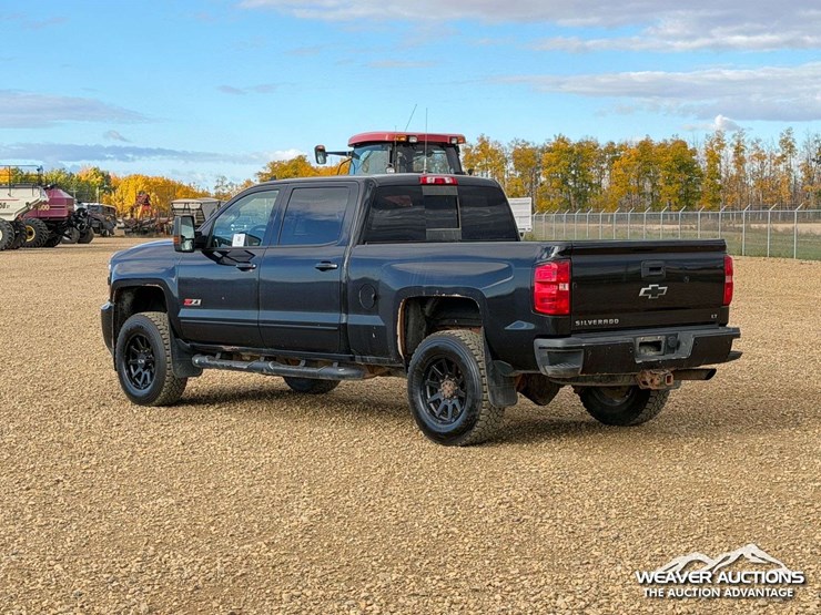 2017-chevrolet-silverado-2500hd-lt-image-4