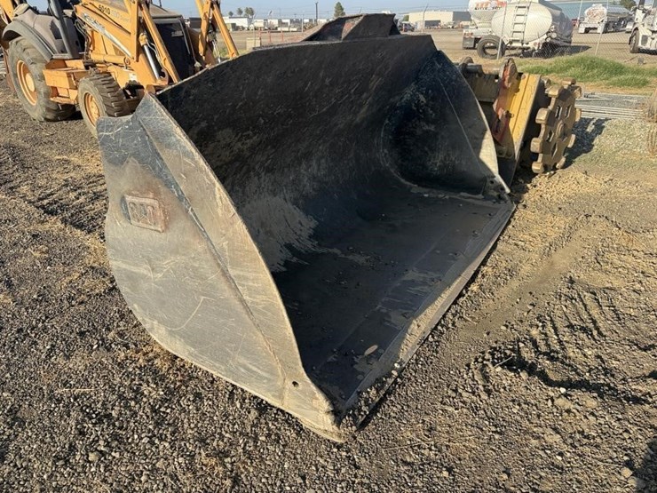cat-wheel-loader-bucket-image-2
