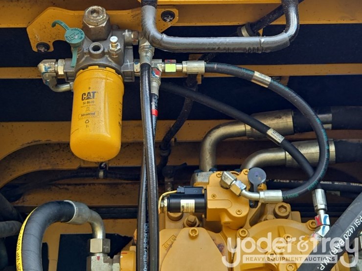 2018-caterpillar-352-image-44