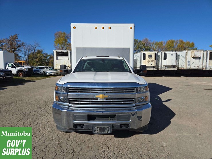 2017-chevrolet-silverado-3500hd-image-8