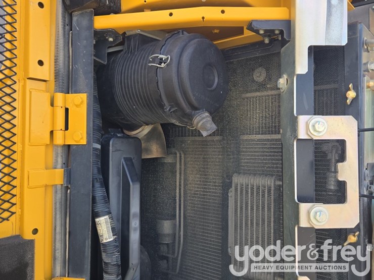 2020-deere-85g-image-50