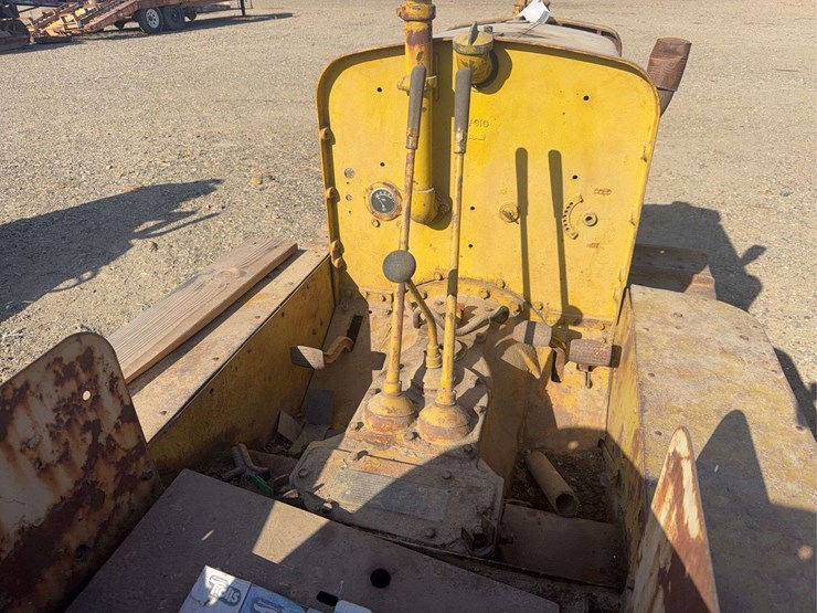 caterpillar-fifteen-image-26