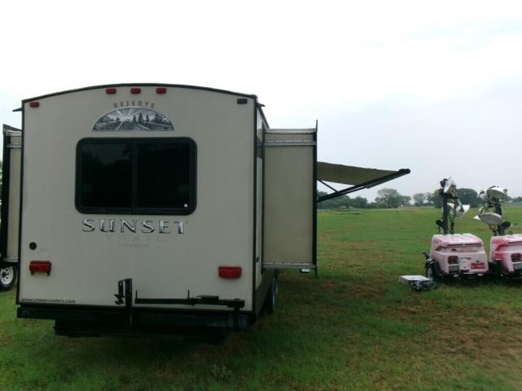 2013-sunset-trail-reserve-camper-image-11