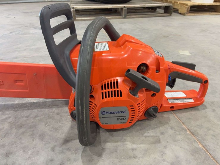husqvarna-240x-torque-chainsaw-w/blade-guard-image-6