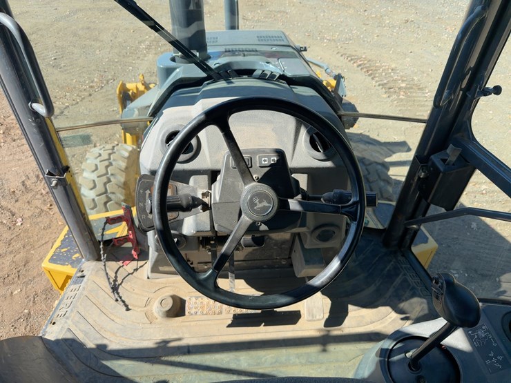 2017-deere-410l-image-28