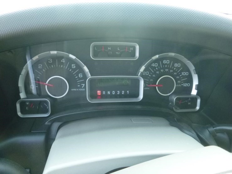 2011-ford-expedition-image-15
