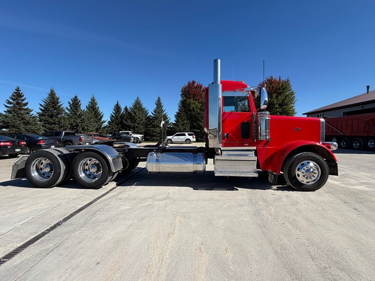 2020-peterbilt-389-image-6