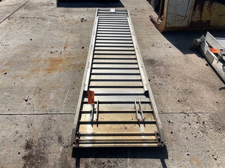 #1841-•-box-truck-ramp-image-1