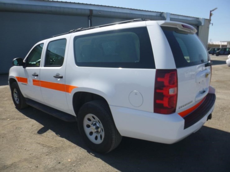 2014-chevrolet-suburban-image-5