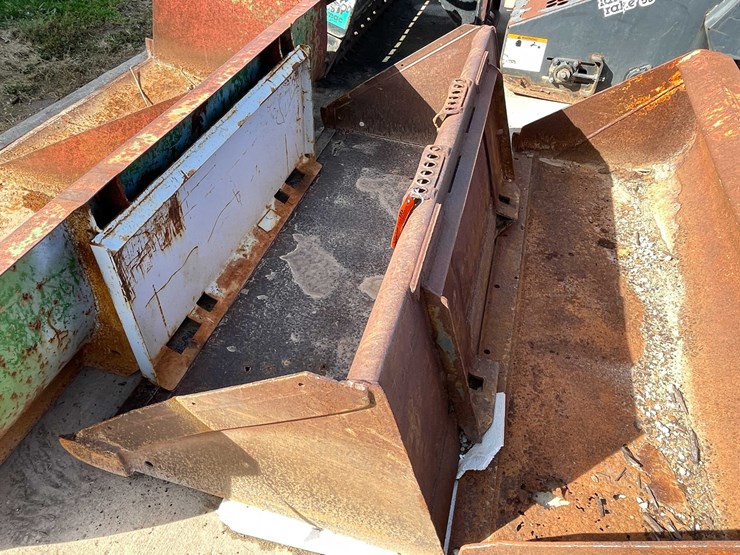 #1815-•-skid-steer-straight-edge-bucket-image-1
