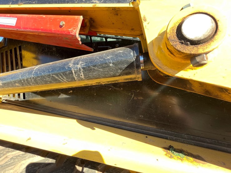 2022-gehl-rt215-image-42