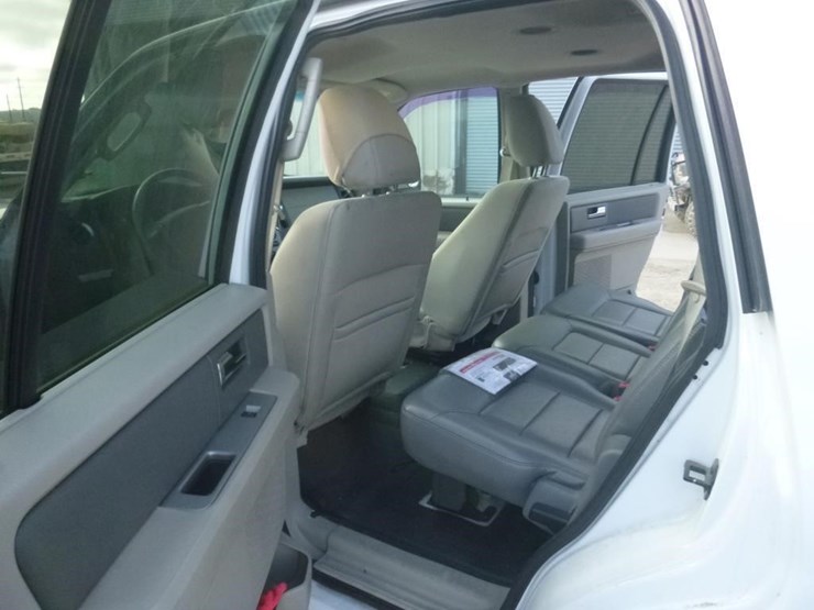 2011-ford-expedition-image-8
