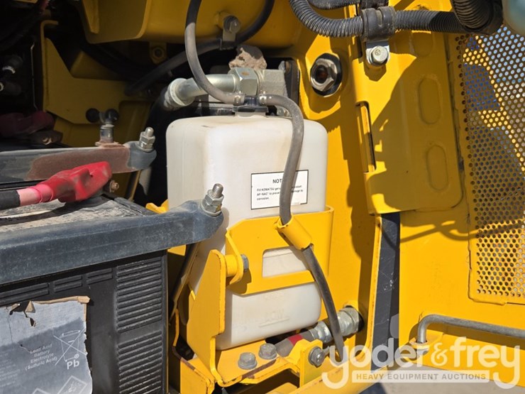 2020-komatsu-d39px-24-image-32