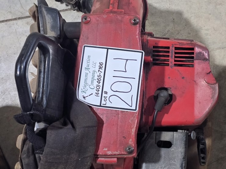 redmax-eb431-gas-powered-backpack-leaf-blower,-used-image-1