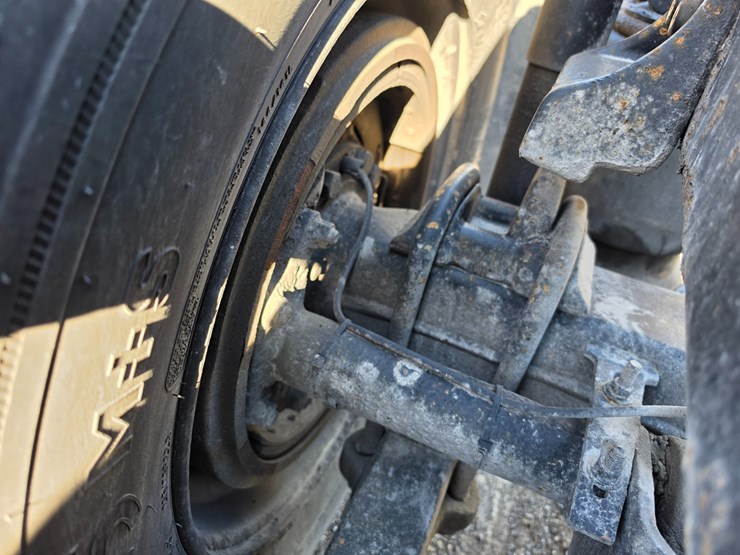 2016-freightliner-columbia-120-image-98