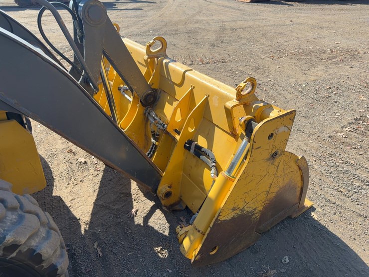 2017-deere-410l-image-11