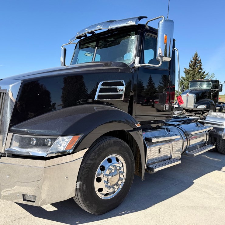 #1727 • 2020 Western Star Day Cab Truck Tractor