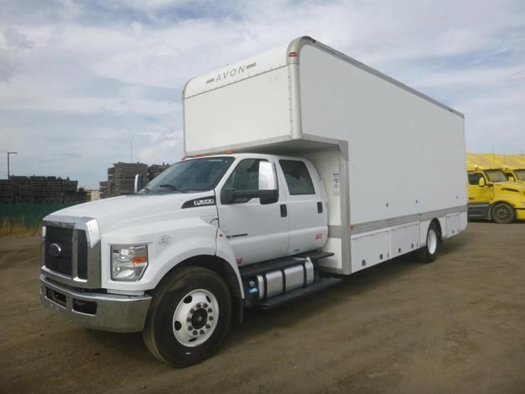 2016-ford-f650-xlt-image-1