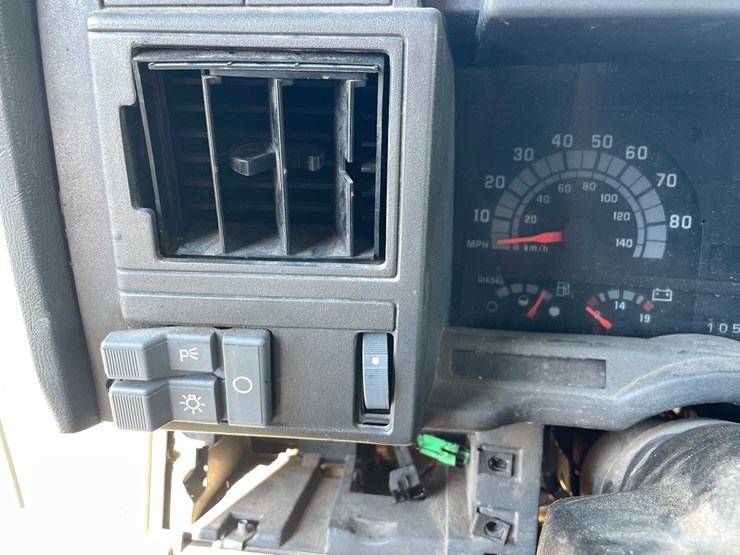 2002-chevrolet-6500-image-23