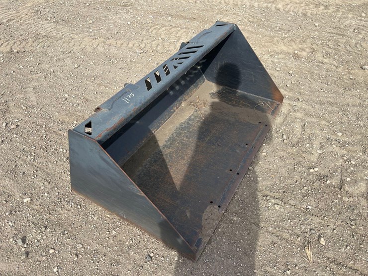 mini-skid-steer-bucket-image-3