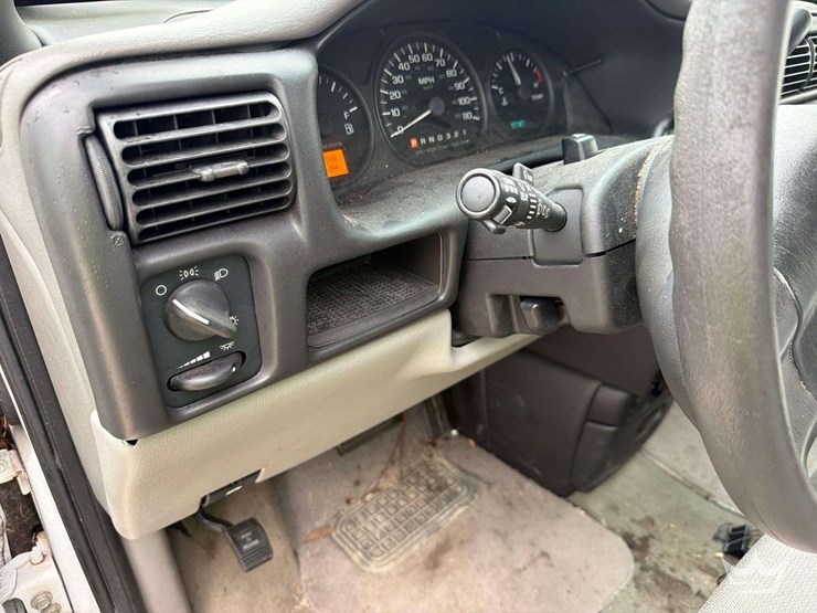 2004-chevrolet-venture-image-14