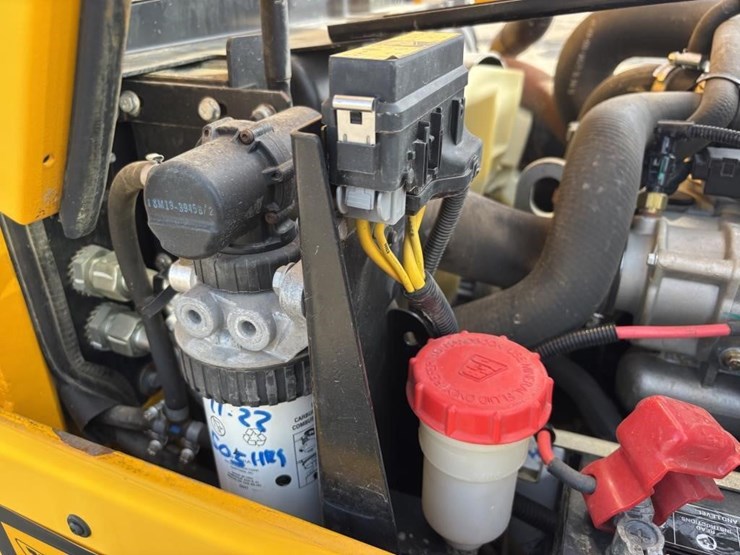 2019-jcb-903-4rt-forklift-image-34